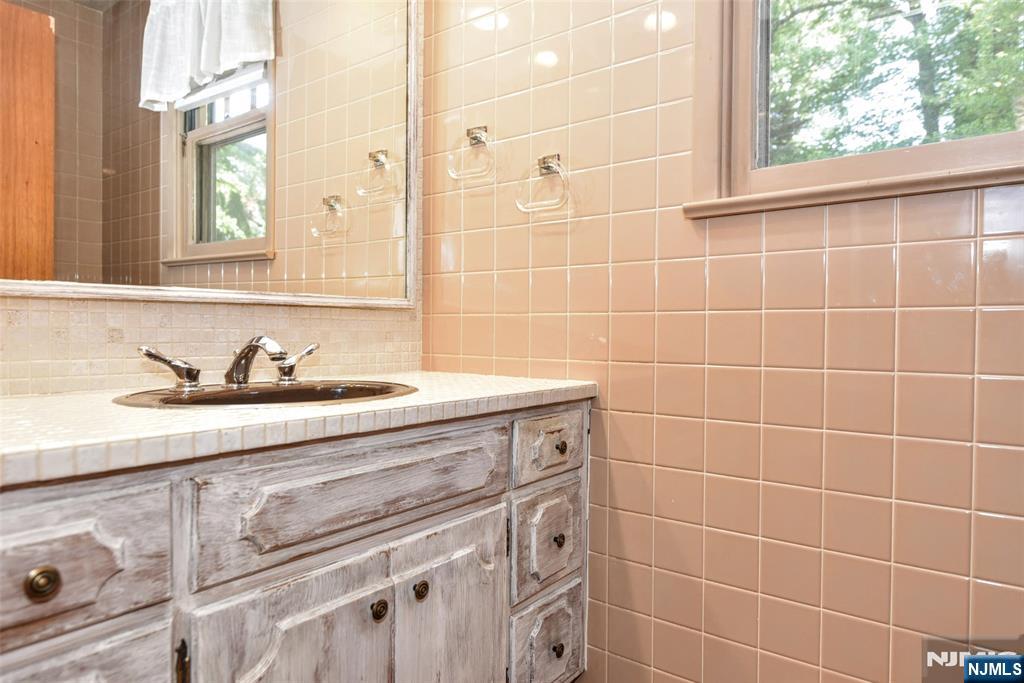 11 Mountain Ridge Drive Wayne, NJ 07470 - Photo 18 of 30