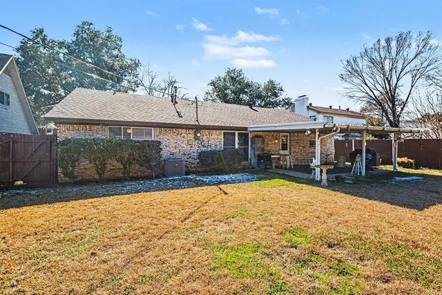 a view of a backyard of the house