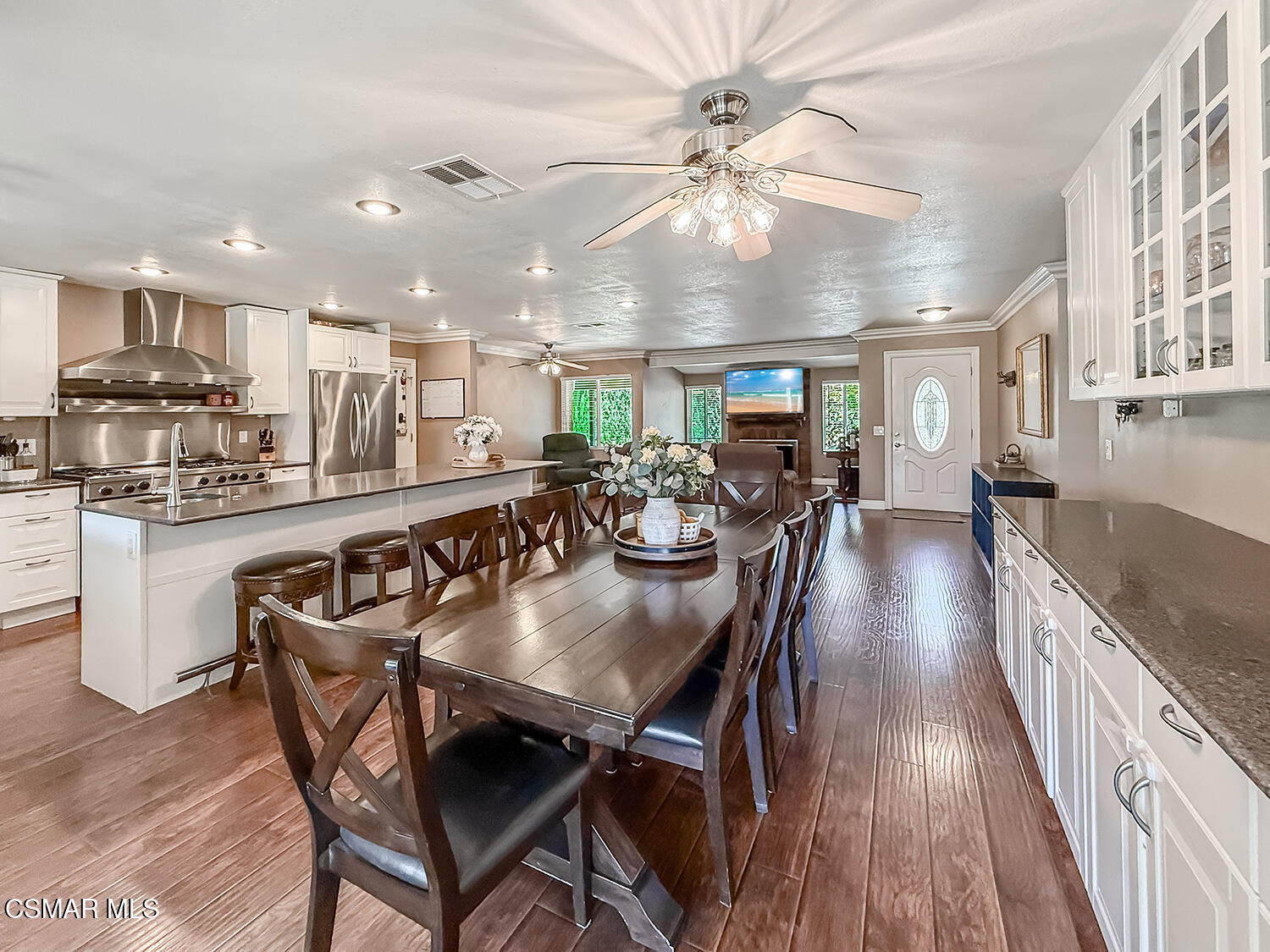 1351 Rambling Road Simi Valley, CA 93065 - Photo 21 of 70 cKitchen and Dining4