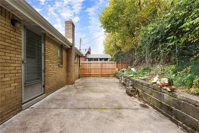 a view of a pathway both side of house