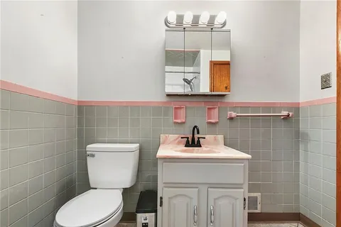 $300,000 | 3999 Boulevard Drive, Pittsburgh, PA 15217