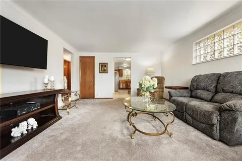 $300,000 | 3999 Boulevard Drive, Pittsburgh, PA 15217