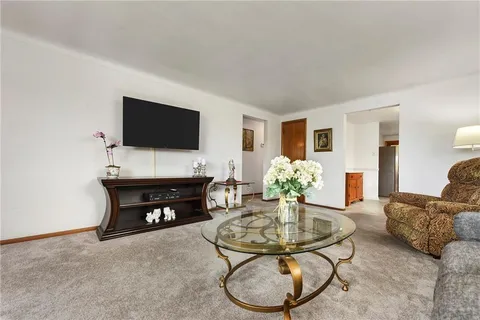 $300,000 | 3999 Boulevard Drive, Pittsburgh, PA 15217