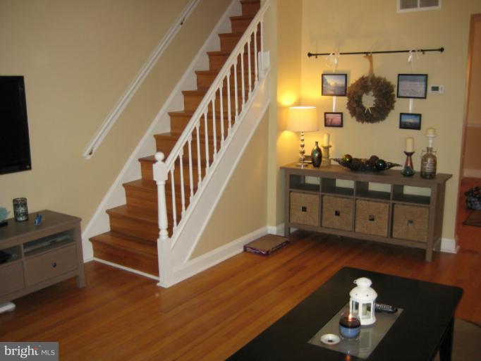 426 Stemmers Run Road Baltimore, MD 21221 - Photo 8 of 21 a living room with furniture