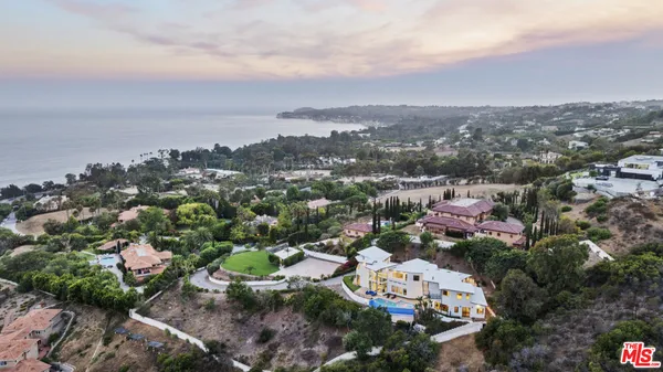 $60,000 | 6380 Meadows Court, Malibu, CA 90265