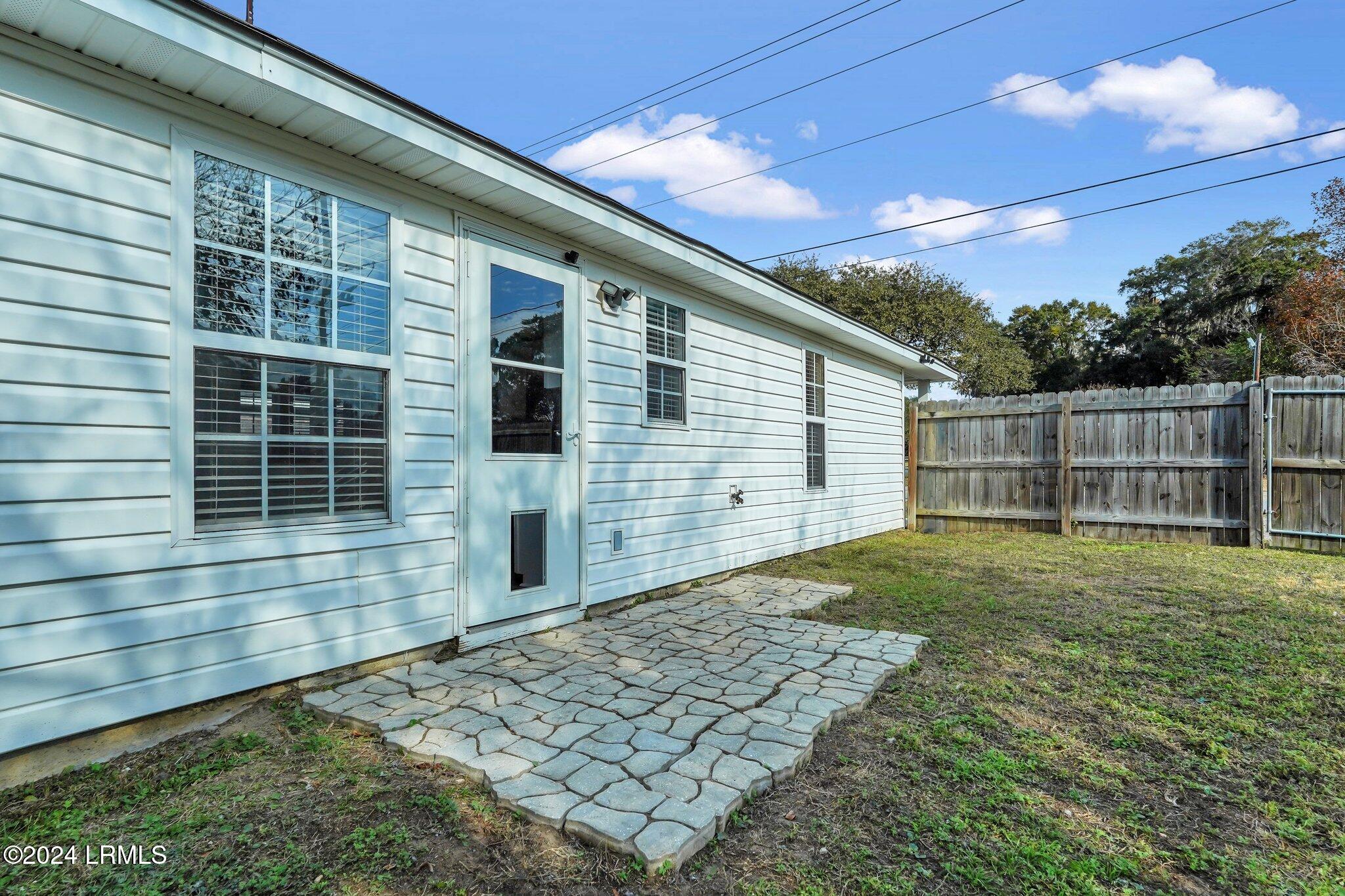 910 Hamar Street Beaufort, SC 29902 - Photo 5 of 29 98-web-or-mls-ECP07947
