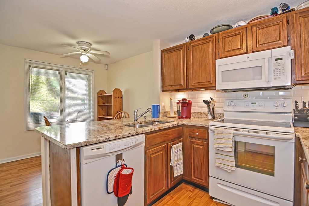 99 Stone Ridge Road, Unit 99 Franklin, MA 02038 - Photo 2 of 36