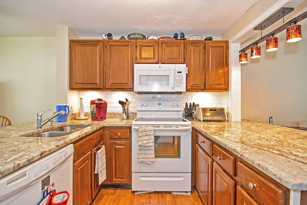 99 Stone Ridge Road, Unit 99 Franklin, MA 02038 - Photo 4 of 36