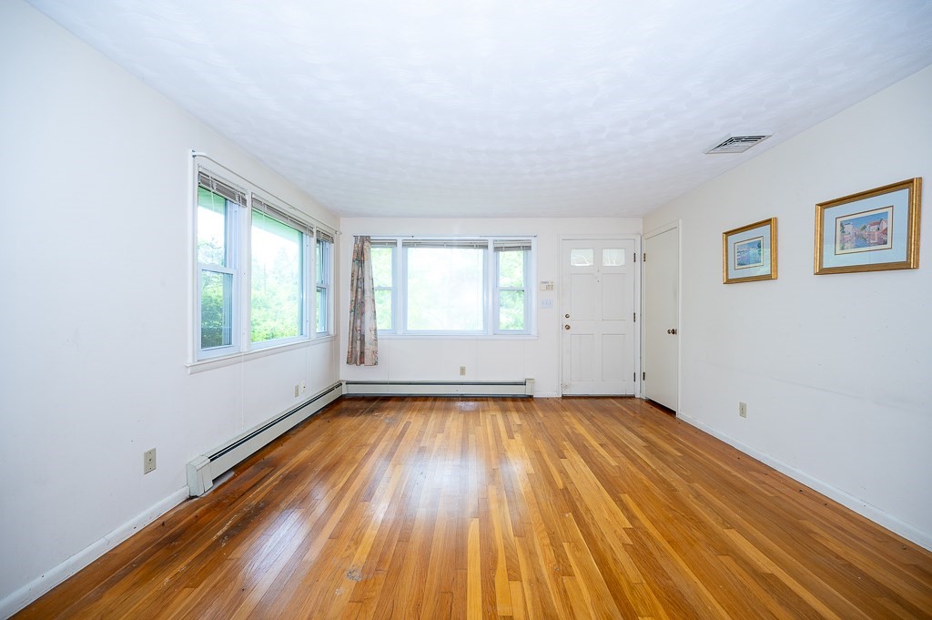 27 Chevy Chase Road Worcester, MA 01606 - Photo 4 of 29