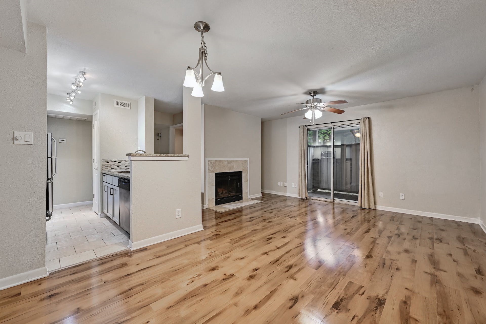 3204 Menchaca Road, Unit 615 Austin, TX 78704 - Photo 5 of 20 Living room and kitchen