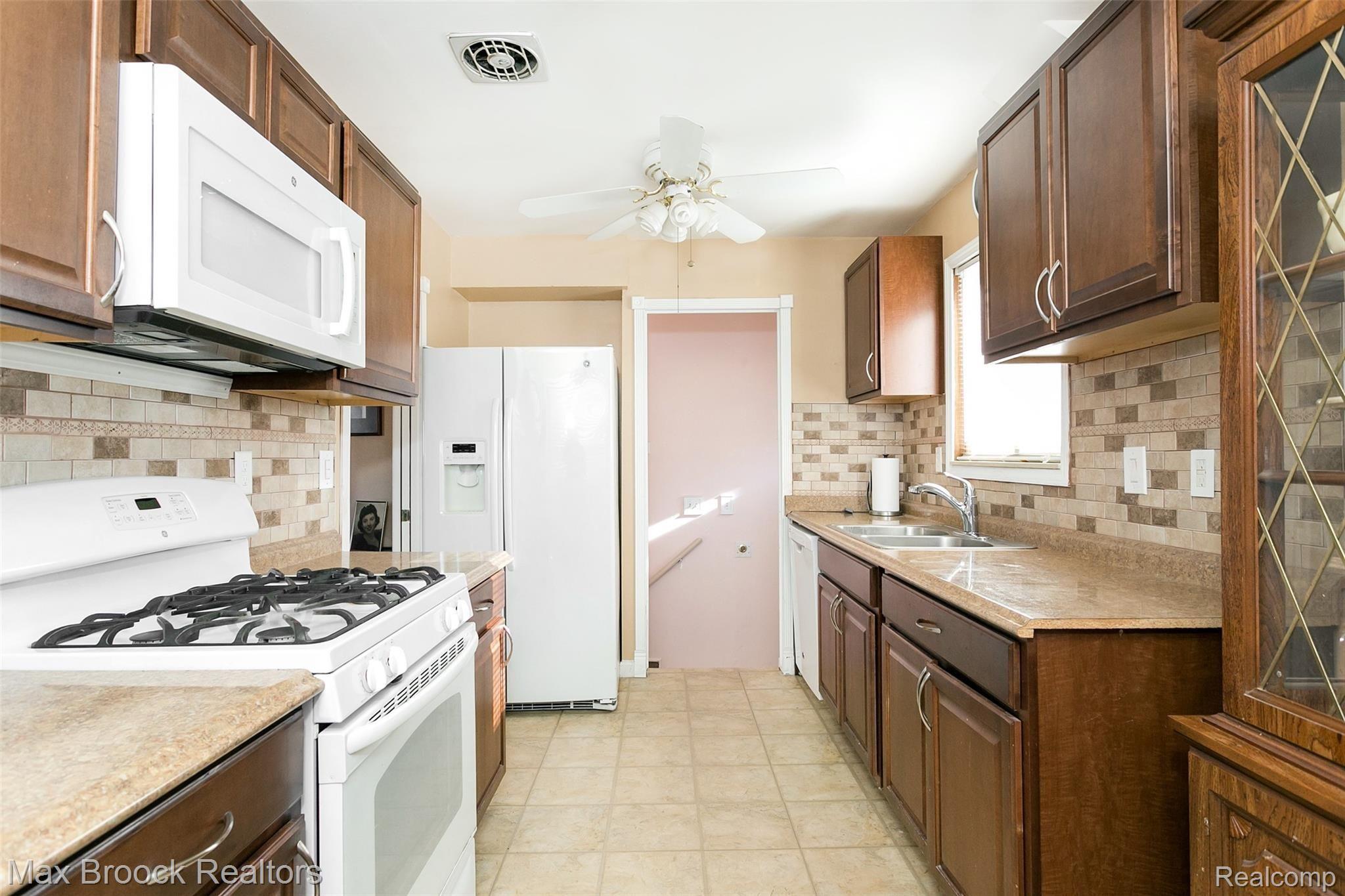 19152 Rensellor Street Livonia, MI 48152 - Photo 9 of 25 Rensellor-7.jpg
