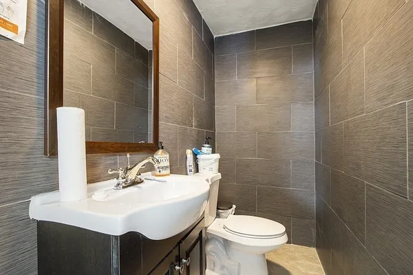 $1,250,000 | 324-326 Broadway, Lawrence, MA 01841