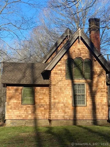 a view of house with a yard