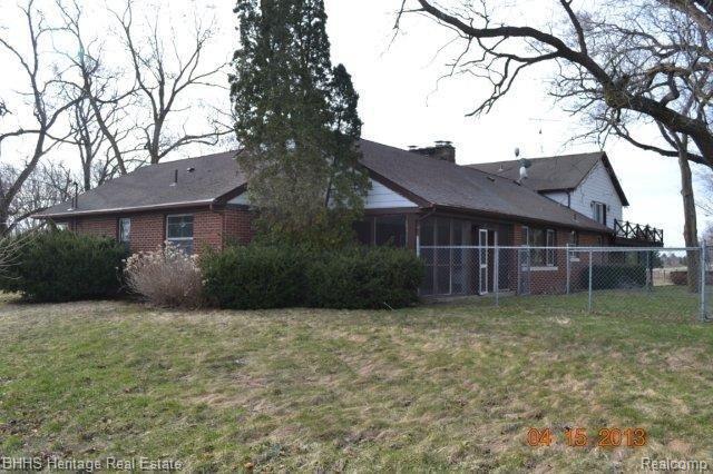 3241 North Burkhart Road Howell, MI 48855 - Photo 4 of 25 Side of House