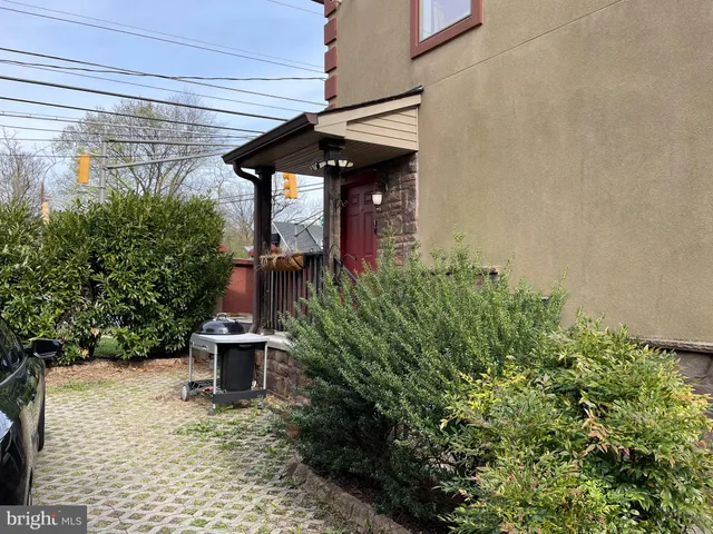 $1,500 | 4 North White Horse Pike, Lindenwold, NJ 08021