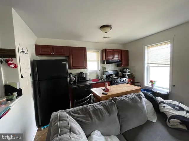 $1,500 | 4 North White Horse Pike, Lindenwold, NJ 08021