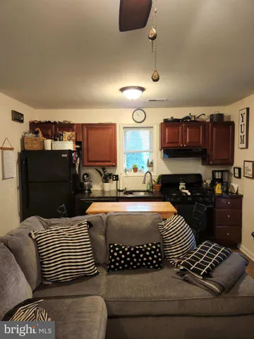 $1,500 | 4 North White Horse Pike, Lindenwold, NJ 08021