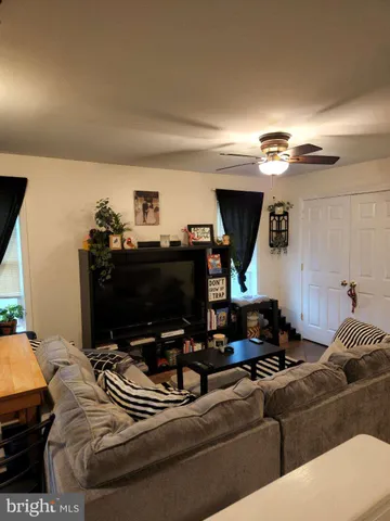 $1,500 | 4 North White Horse Pike, Lindenwold, NJ 08021