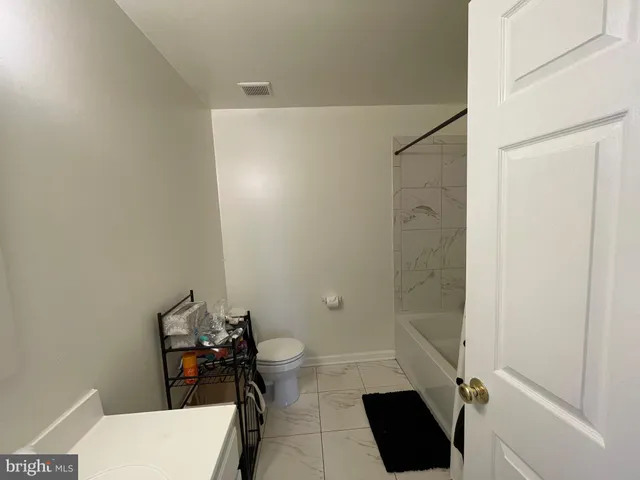 $1,500 | 4 North White Horse Pike, Lindenwold, NJ 08021