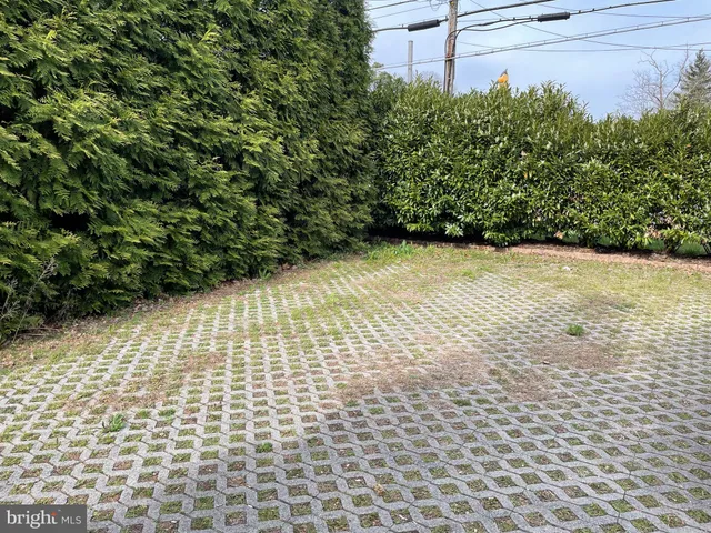 $1,500 | 4 North White Horse Pike, Lindenwold, NJ 08021