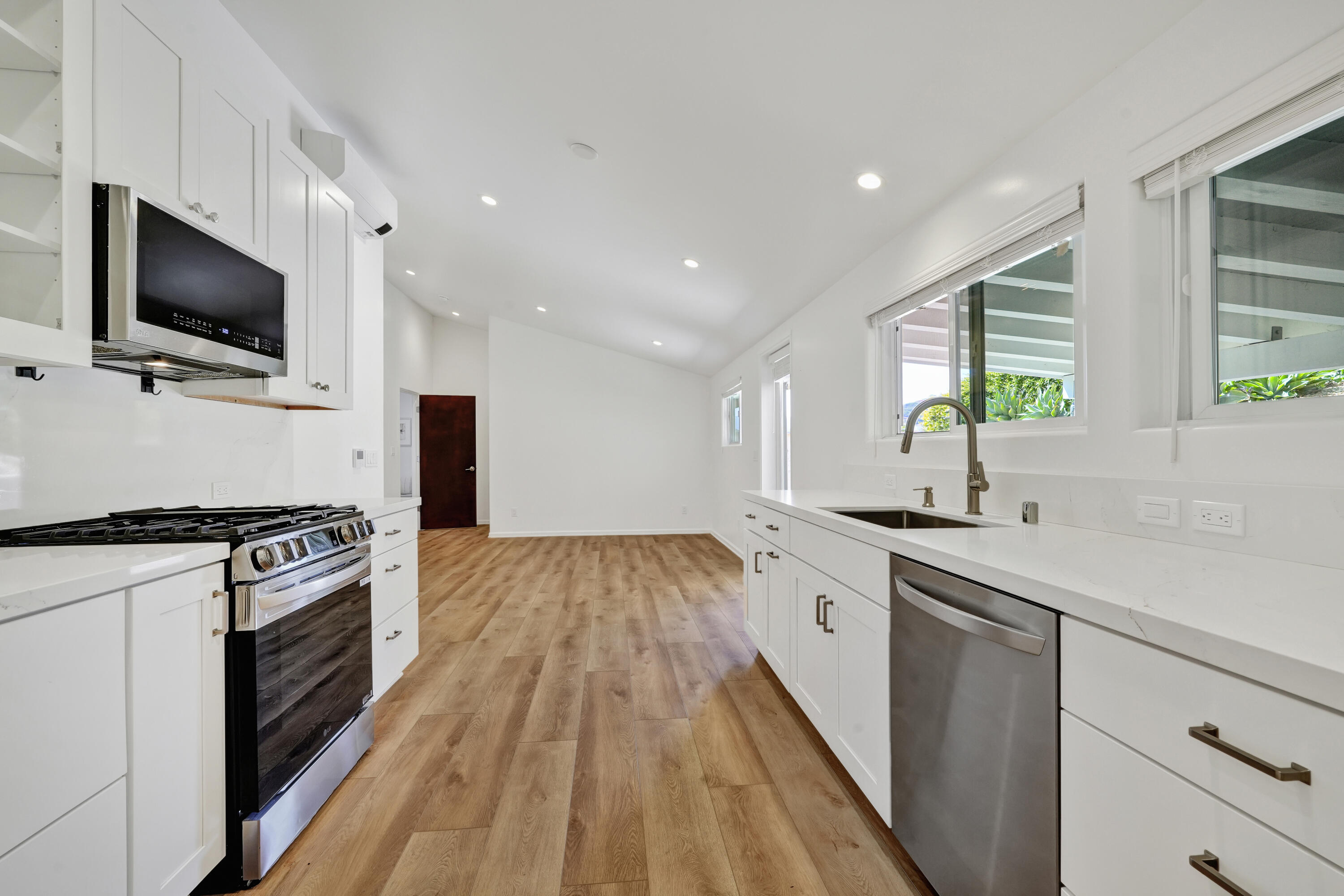 407 Northridge Road Santa Barbara, CA 93105 - Photo 21 of 27 Suite Kitchen