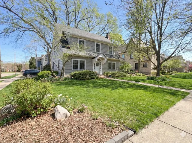 $219,900 | 2037 Clinton Street, Rockford, IL 61103