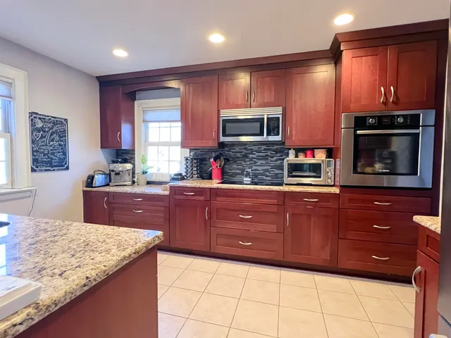 $219,900 | 2037 Clinton Street, Rockford, IL 61103