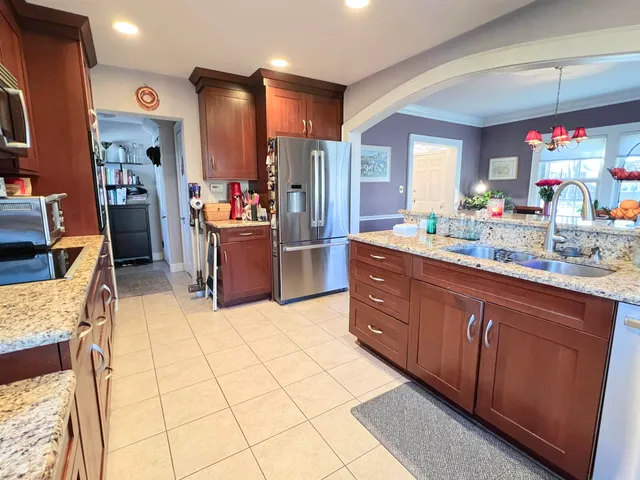 $219,900 | 2037 Clinton Street, Rockford, IL 61103