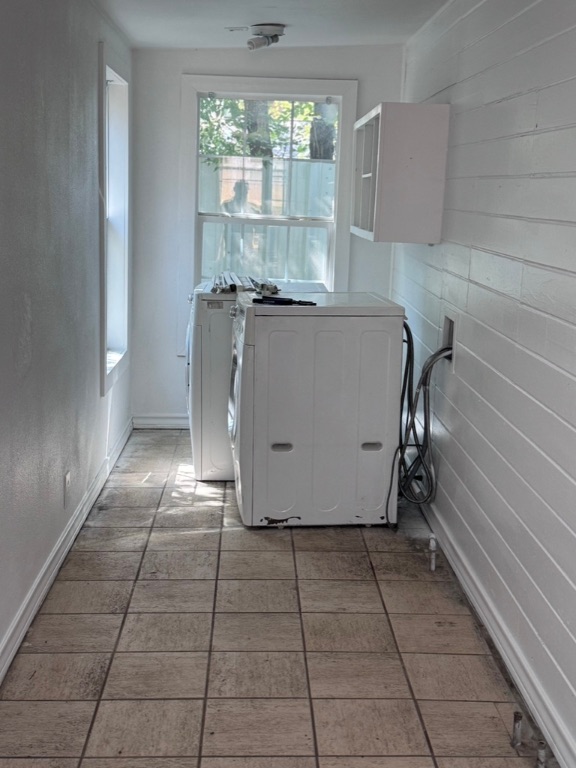 2209 East 5th Street Austin, TX 78702 - Photo 8 of 17 a room with a washing machine