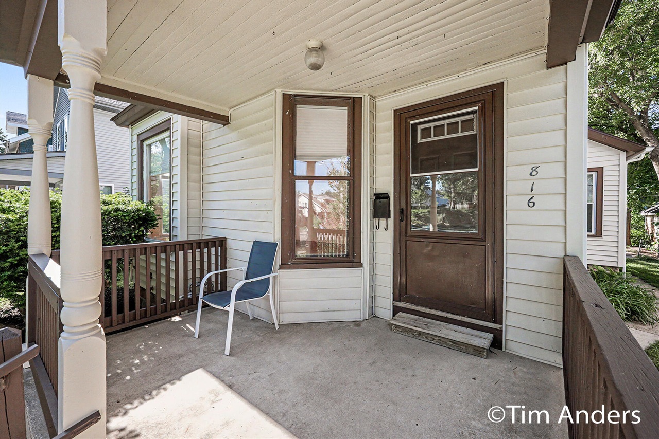 816 Innes Street Northeast Grand Rapids, MI 49503 - Photo 4 of 24