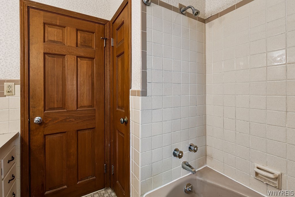 702 Ridge Road Lewiston, NY 14092 - Photo 27 of 49