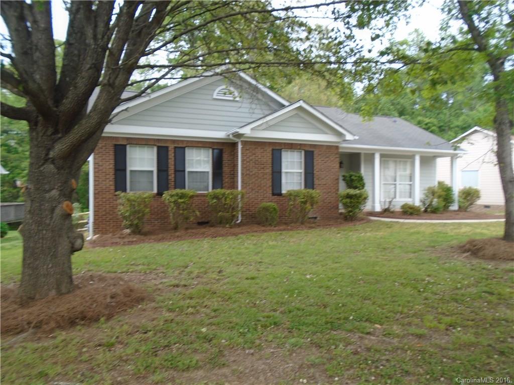 3323 Chistow Road Matthews, NC 28105 - Photo 2 of 12 a front view of a house with garden