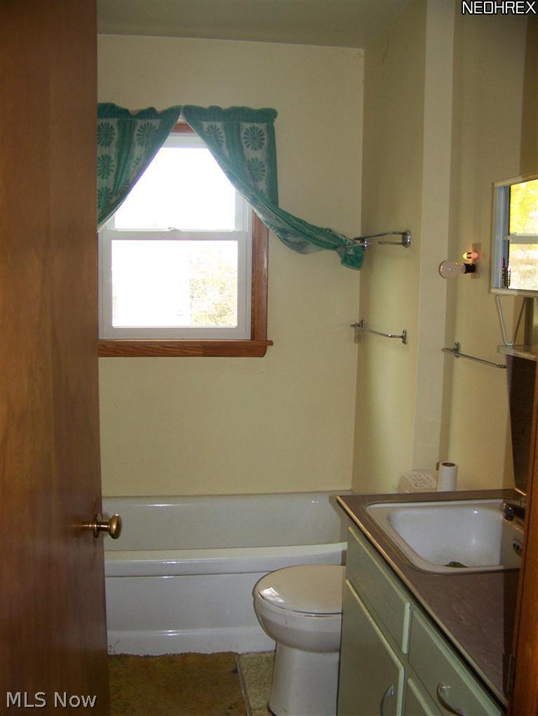 8272 Tower Road Seville, OH 44273 - Photo 10 of 11 1st floor bath