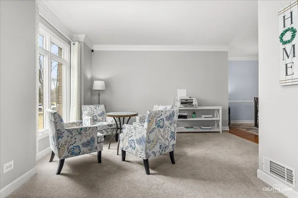 a view of livingroom with furniture