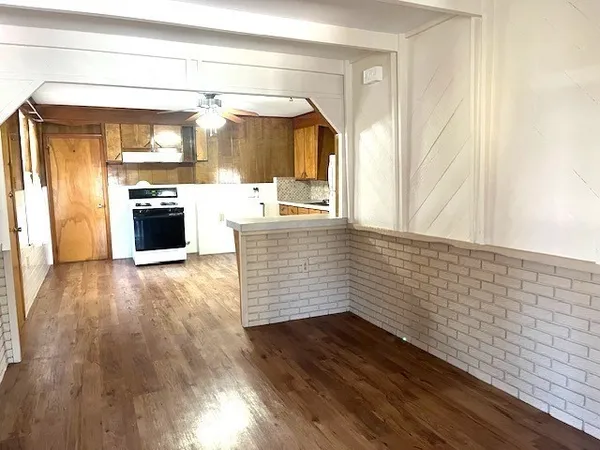 $1,450 | 102-104 4th Avenue, Unit 2R, Lowell, MA 01854