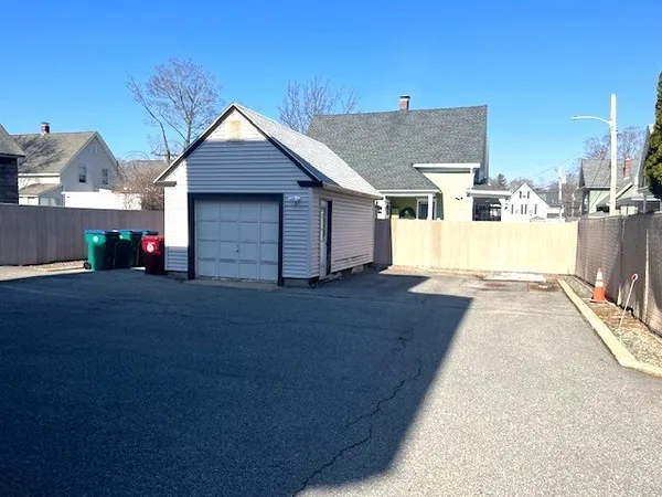 $1,450 | 102-104 4th Avenue, Unit 2R, Lowell, MA 01854