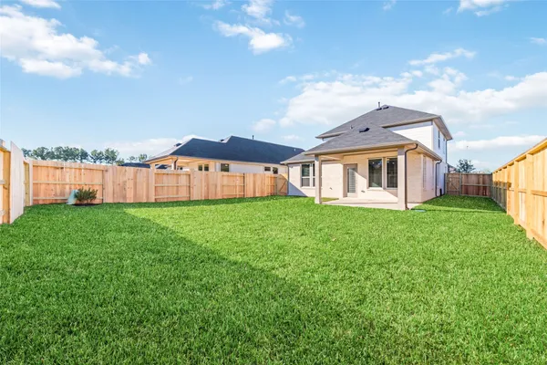 a view of a house with backyard and garden