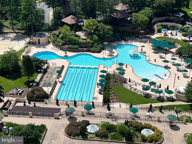 $335,000 | 205 Yoakum Parkway, Unit 1020, Alexandria, VA 22304