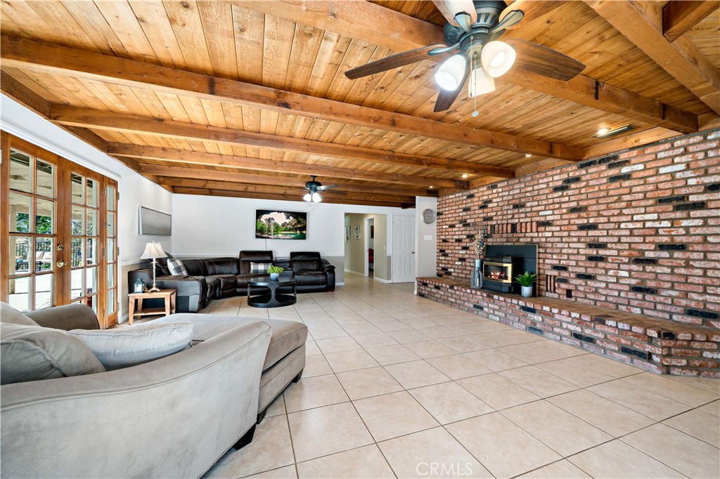 39980 Vía Fernando Temecula, CA 92592 - Photo 18 of 73 Family Room