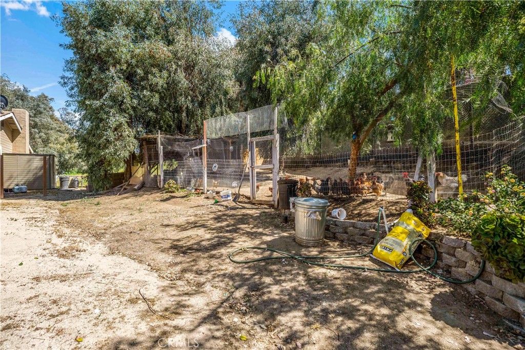 39980 Vía Fernando Temecula, CA 92592 - Photo 66 of 73 a view of a park with lawn chairs and potted plants