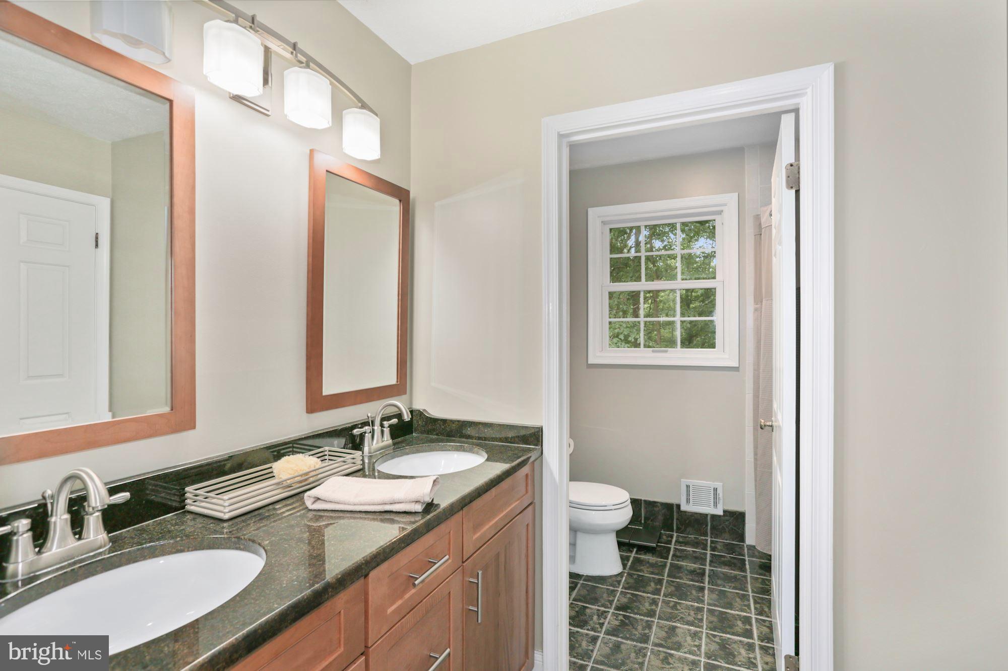 1958 Barton Hill Road Reston, VA 20191 - Photo 15 of 32 Secondary bath