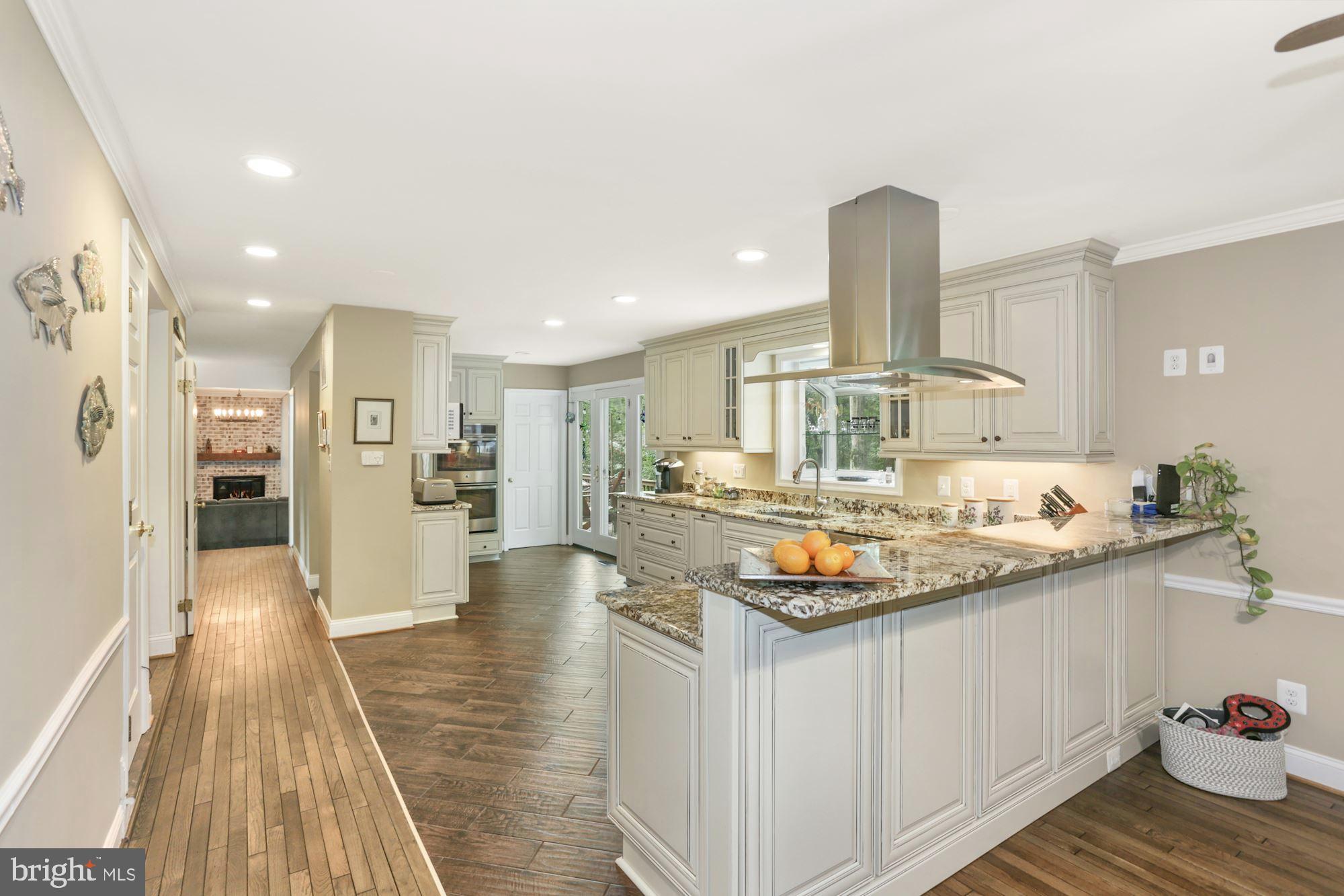 1958 Barton Hill Road Reston, VA 20191 - Photo 5 of 32 Fabulous Kitchen well appointed