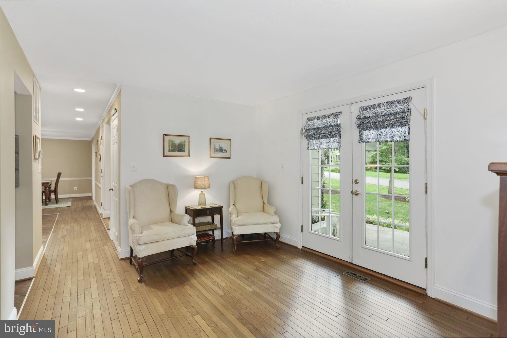 1958 Barton Hill Road Reston, VA 20191 - Photo 8 of 32 Cozy Library/Den on Main Level