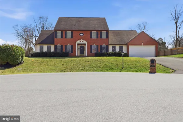 a house view with a outdoor space