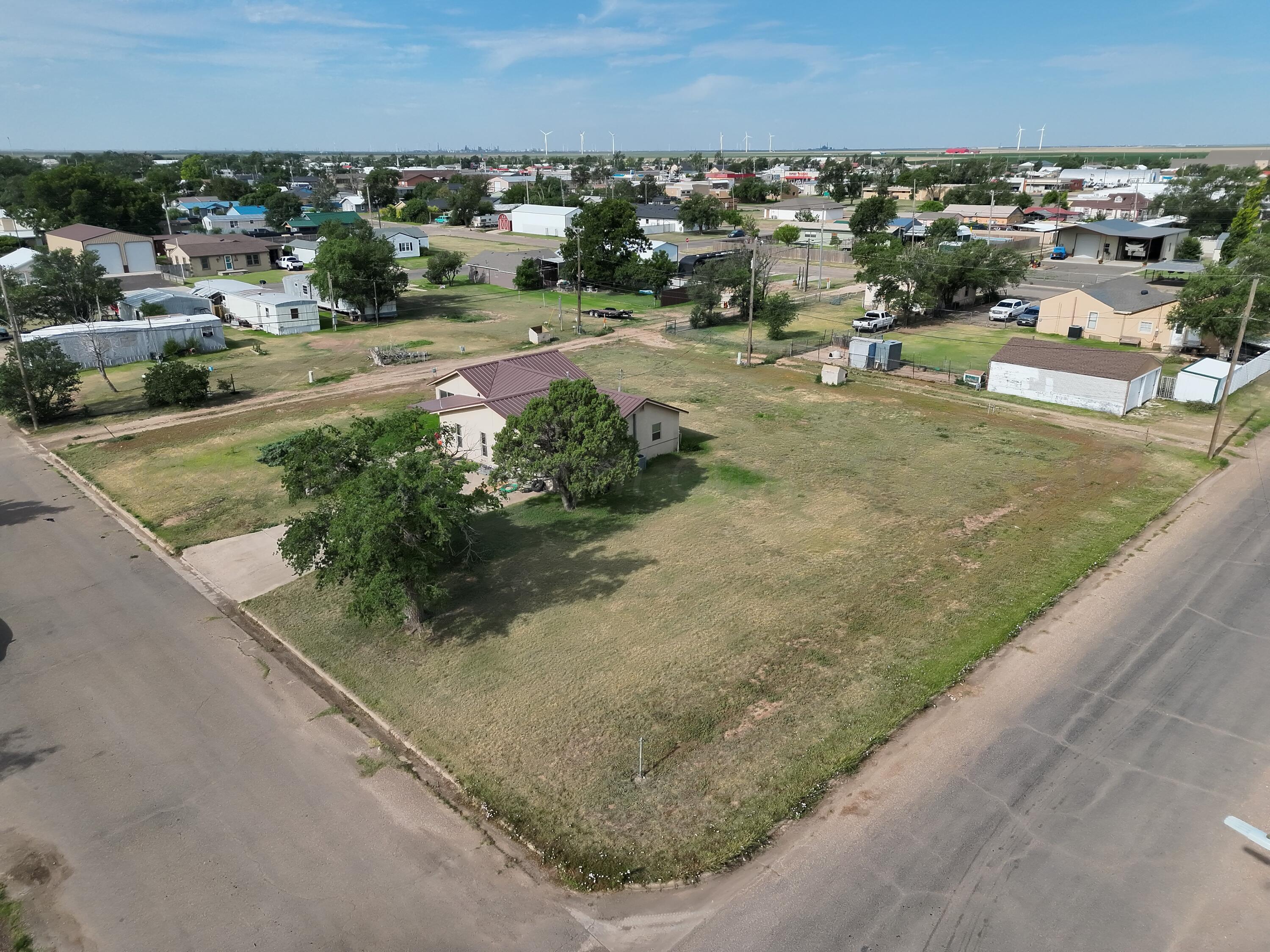 304 Ave P Sunray, TX 79086 - Photo 2 of 17 2
