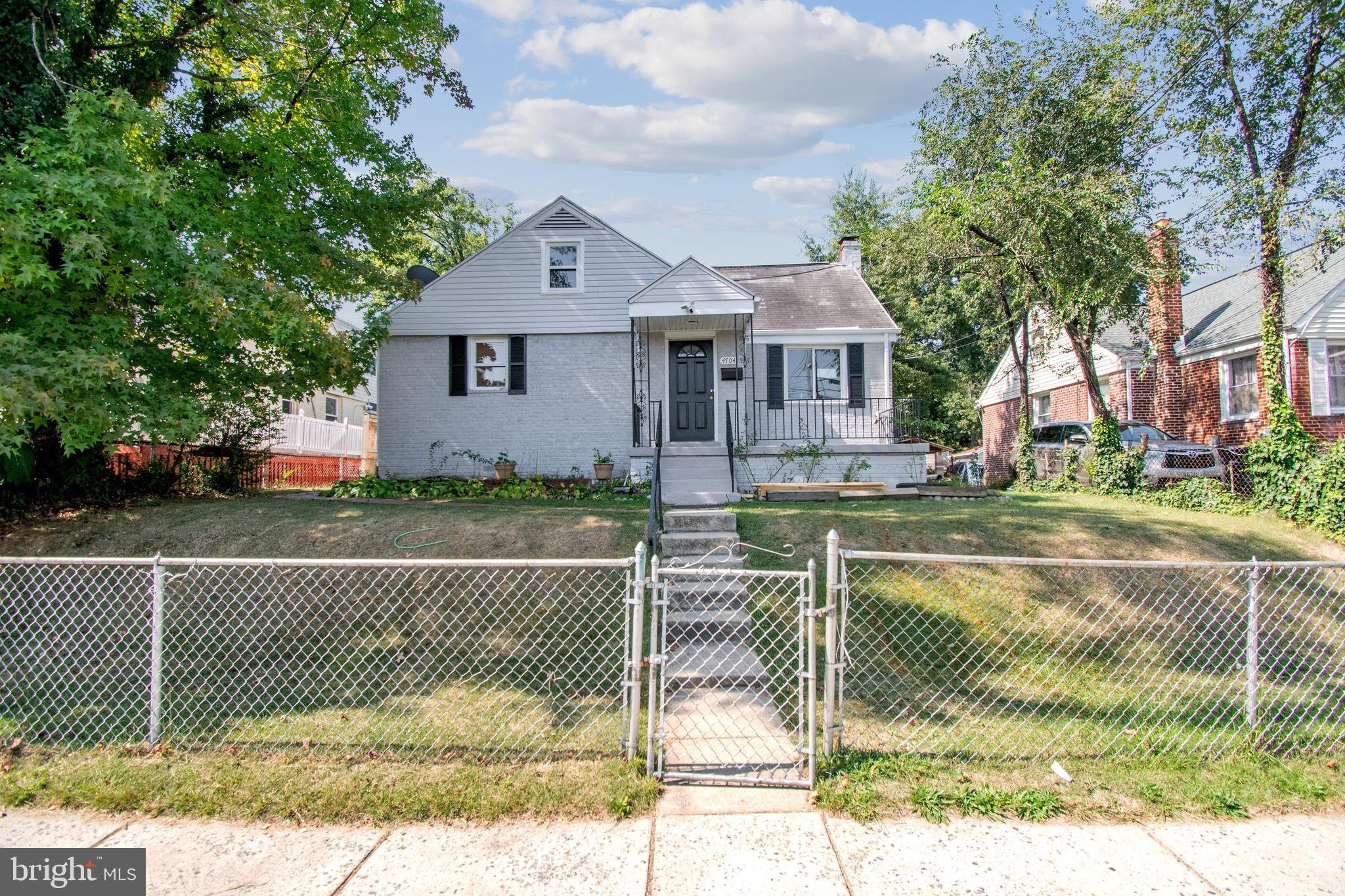 4704 68th Place Hyattsville, MD 20784 - Photo 4 of 36