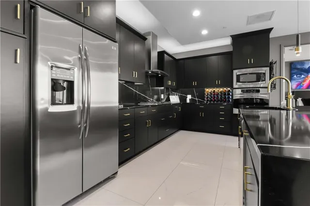 $1,165,000 | 700 West 31st Street, Unit 702, Kansas City, MO 64108