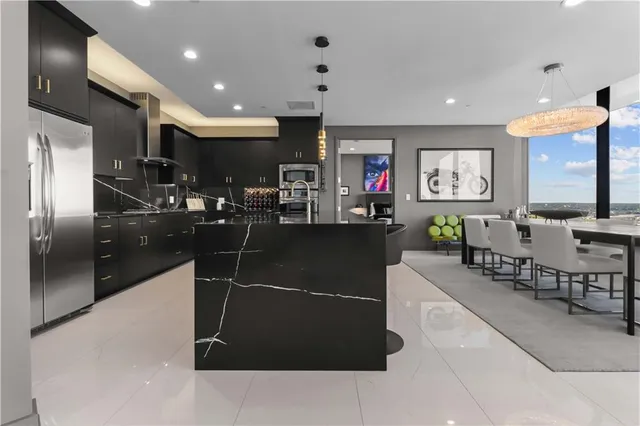 $1,165,000 | 700 West 31st Street, Unit 702, Kansas City, MO 64108