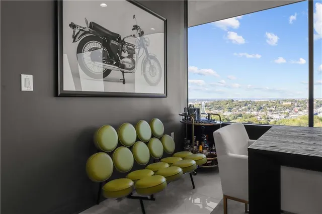 $1,165,000 | 700 West 31st Street, Unit 702, Kansas City, MO 64108