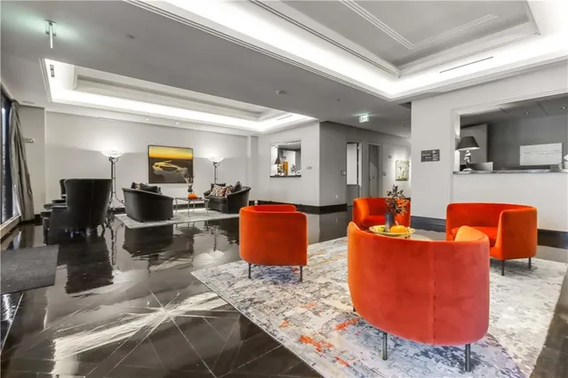 $1,165,000 | 700 West 31st Street, Unit 702, Kansas City, MO 64108